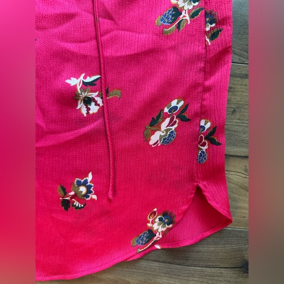 🌺 Ann Taylor Red Floral Smocked Neck Blouse – Size Small - Picture 9 of 11